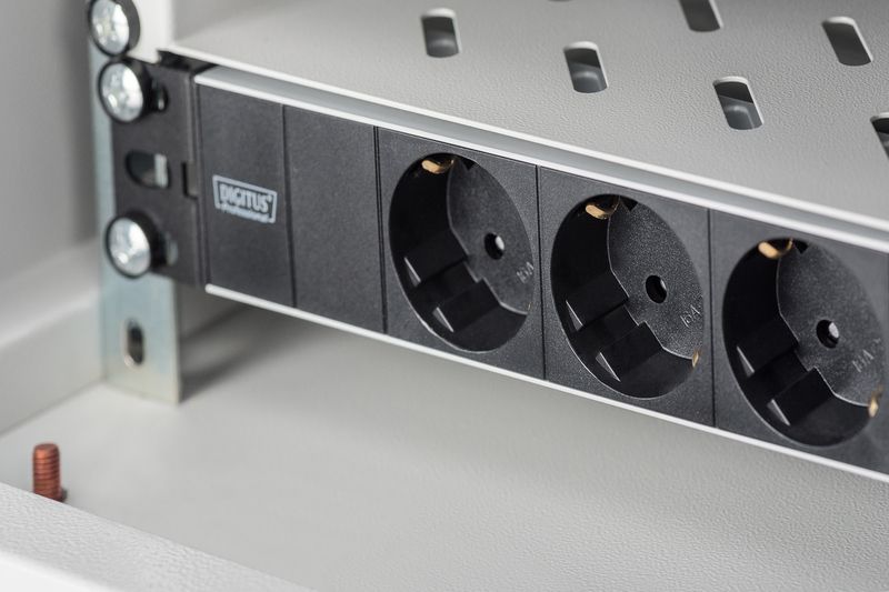 Digitus DN-95411 aluminium outlet strip 3 safety outlets 2m supply safety plug