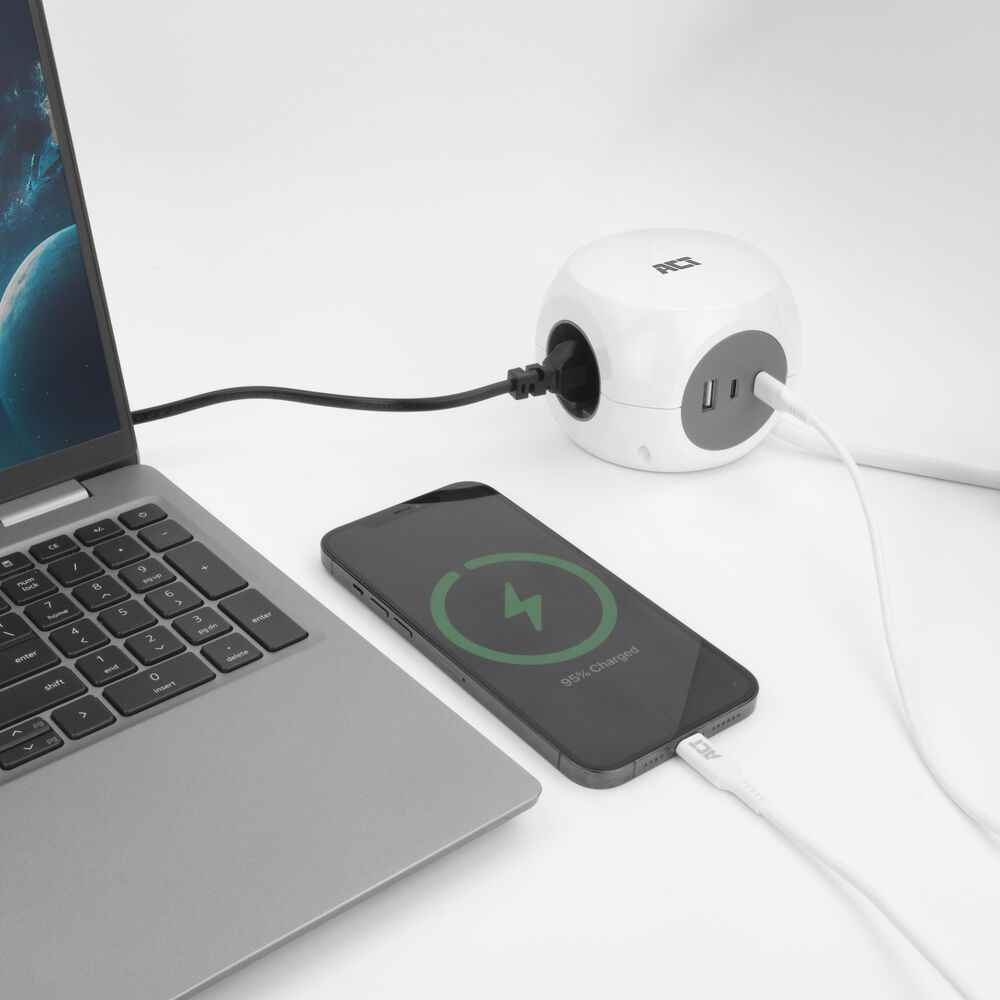 ACT Power Strip Cube F Socket Hálózati Elosztó Kapcsolóval 3DIN 1,5m White