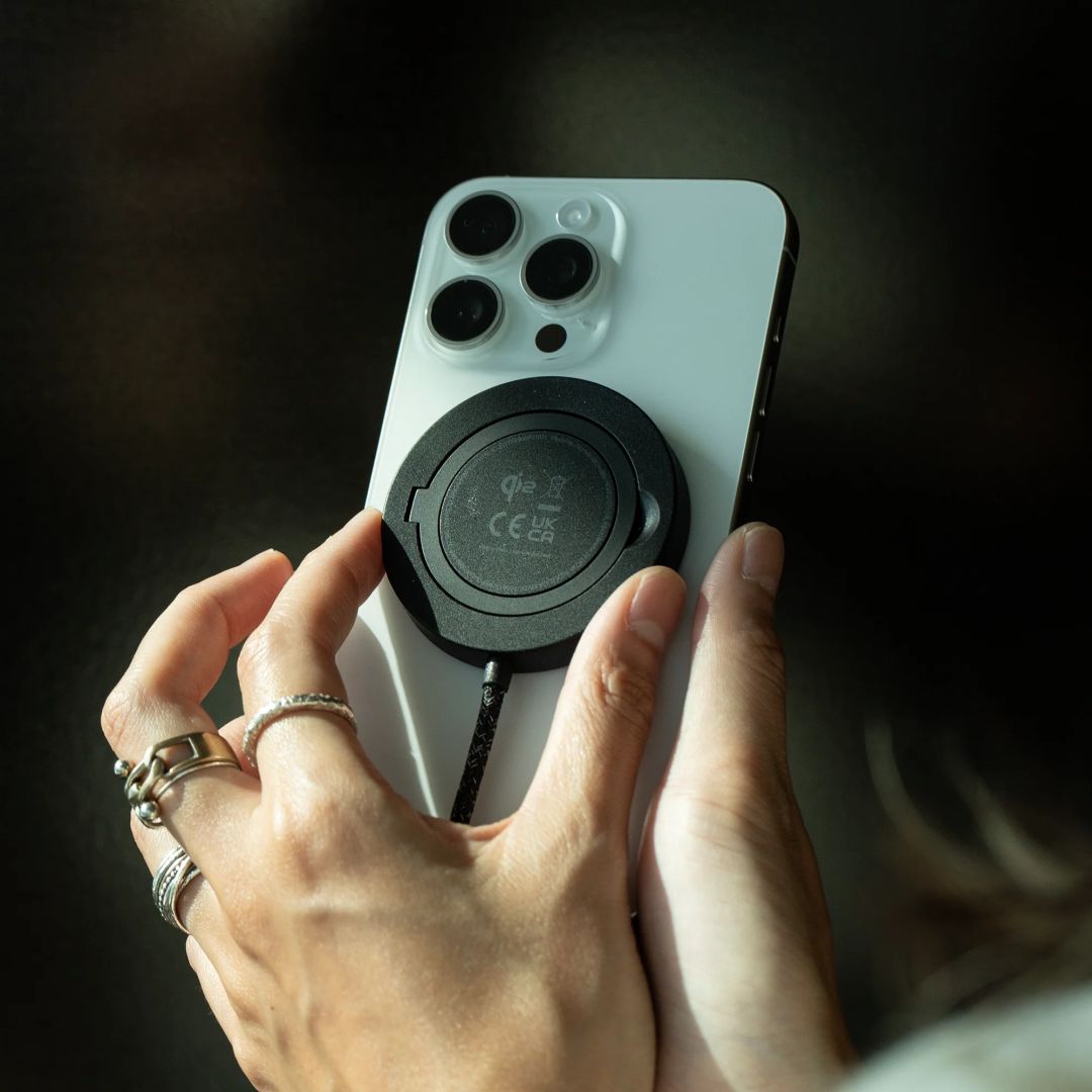 Native Union Snapstand Qi2 wireless charger Black