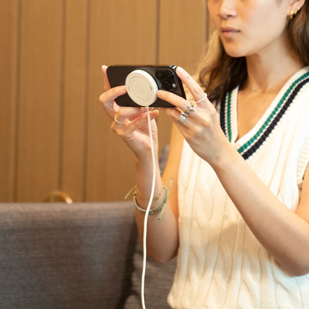Native Union Snapstand Qi2 wireless charger Sandstone